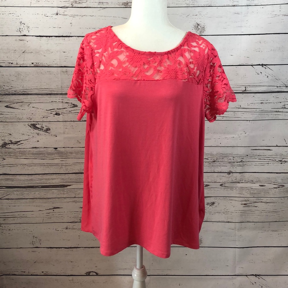 Torrid size 00 Pink Short Sleeve Top with Lace